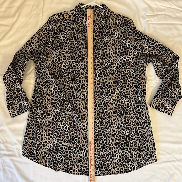 Chicos Animal Print No Wrinkle Long Sleeved Button Down Blouse Size 3 (XL) - Picture 4 of 6